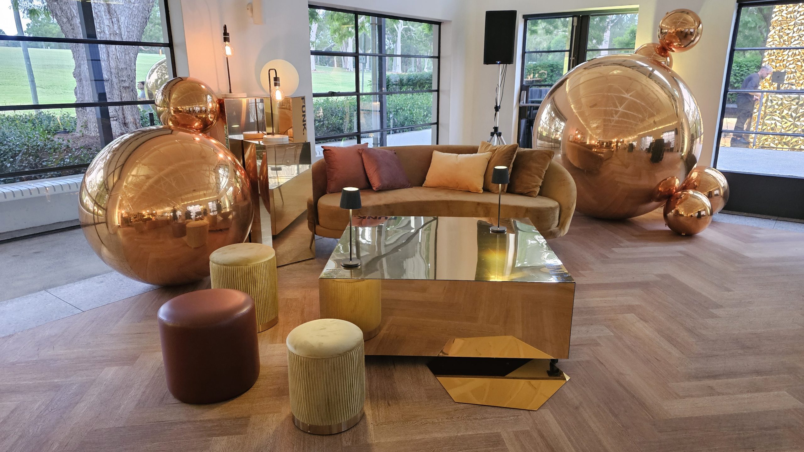 Furniture & Seating